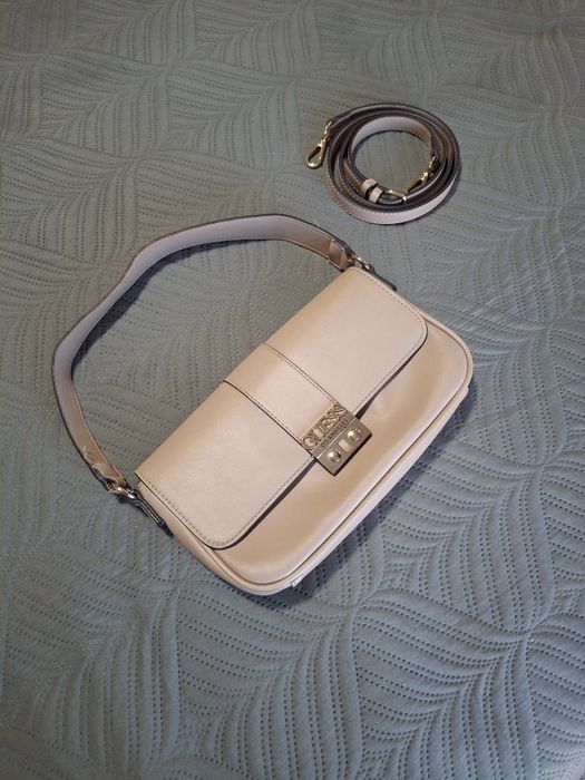 Mala Guess ombro e tiracolo