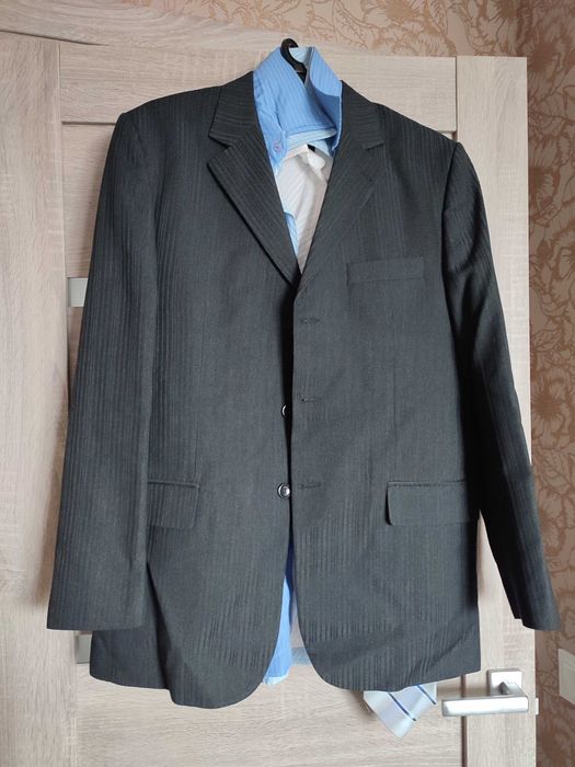 Продам чоловічий костюм