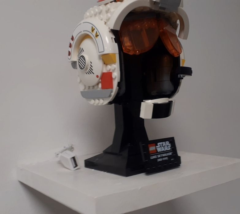 LEGO Star Wars 75327 (Hełm Luke'a Skywalkera — Czerwony Pięć