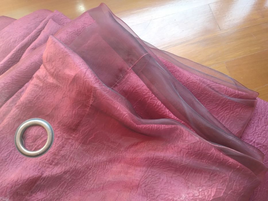 Cortinas duplas em bordeaux