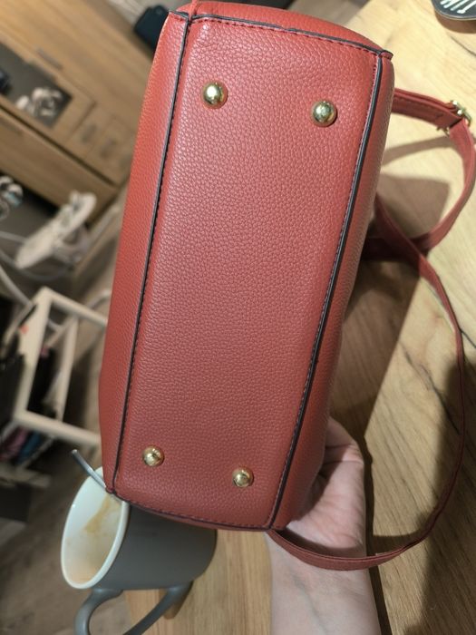 Czerwona średnia torebka