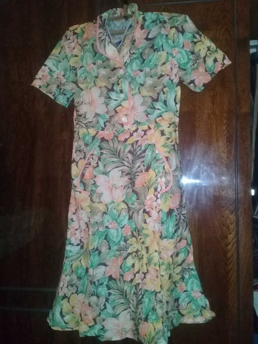 Женский деловой, шерстяной костюм. Серый. Стильный.