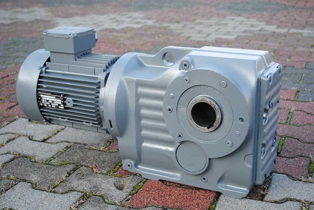 Motoreduktor kątowy 4kw. 12obr./min. firmy SEW