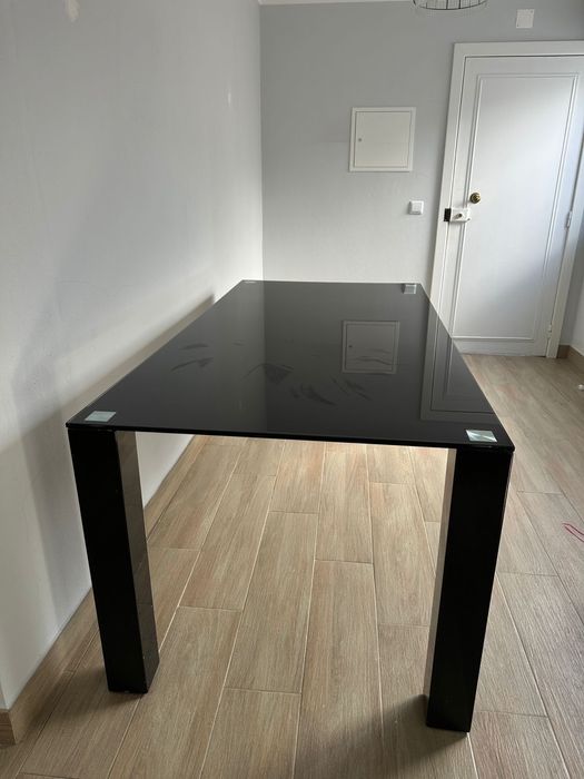Mesa de jantar em vidro