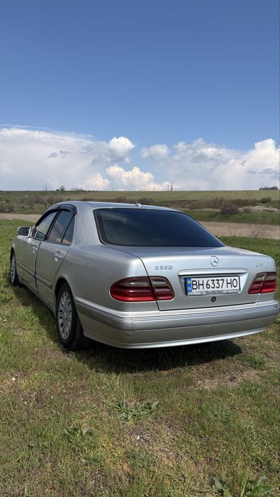 Автомобіль Mercedes - Bens