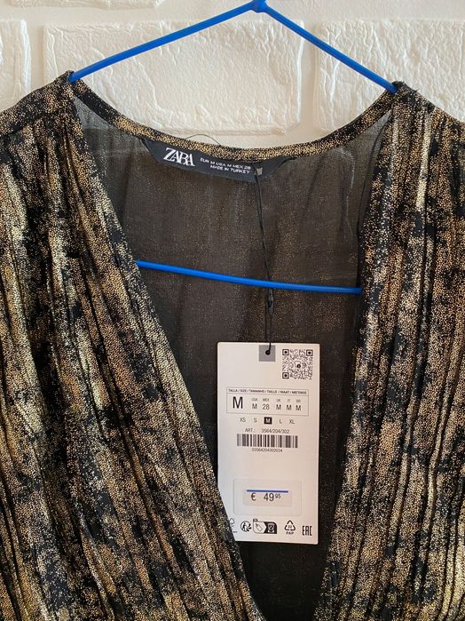 Прекрасна та стильна сукня від Zara