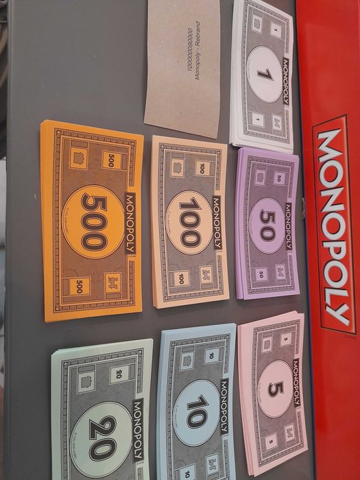 Jogo tabuleiro MONOPOLY  (antigo) usado em mt bom estado e completo
