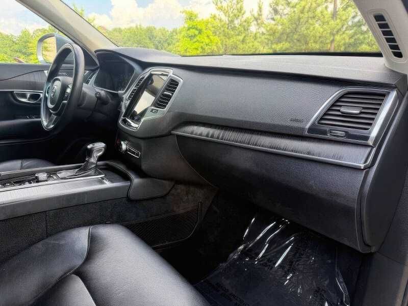 2020 Volvo XC90 T5 Momentum