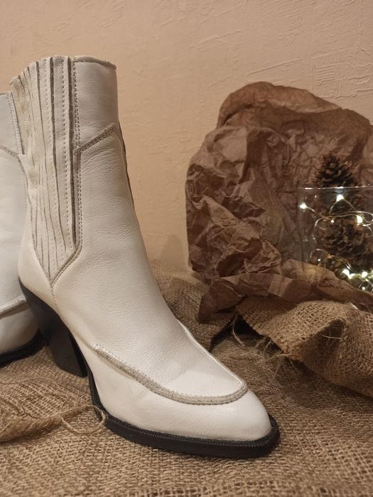 Шкіряні ботильйони (козаки) Mango