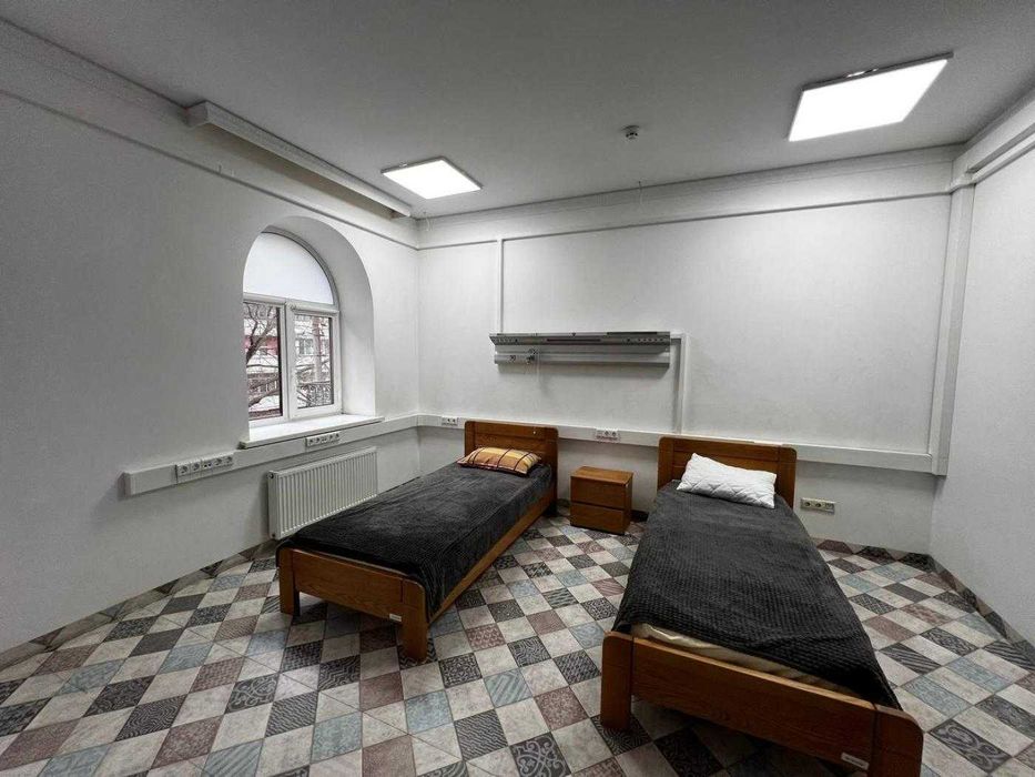 Окрема будівля, Обладнана Клініка, Офіс, Вирлиця, ТОРГ, співпрацюю