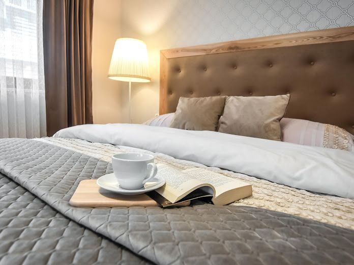 Niezależny, dwupokojowy apartament z kuchnią  i widokiem. Nocleg