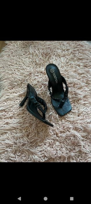 Okazja Tanio - Czarne Klasyczne Klapki Japonki Szpilka Boohoo r 36