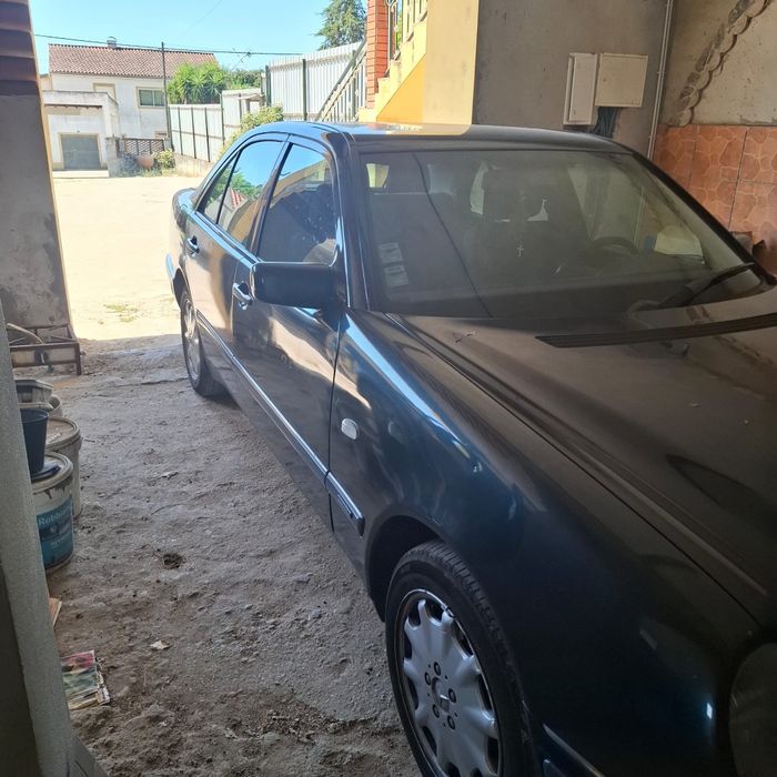 Mercedes-Benz E300 TD Automática (1999) – Bom Estado