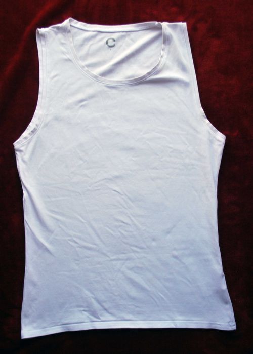 T-shirt branca de alças