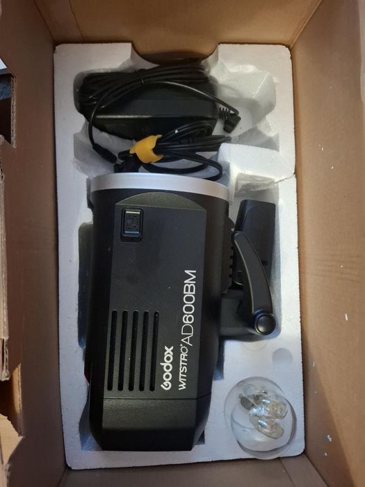 Lampa błyskowa AD600BM