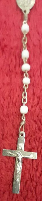 Różaniec święty biały kuleczki łączony metalem