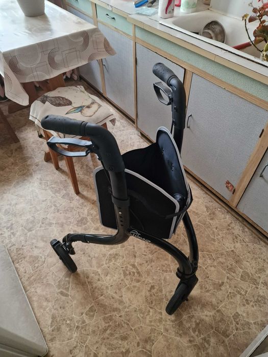 Chodzik trójkołowy prawie nowy