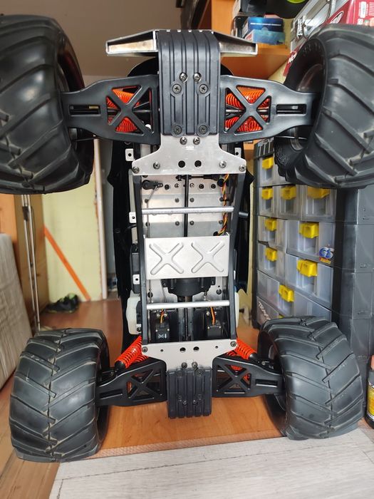 Kyosho Giga Crusher DF 1:8 nitro RC - ikona Monster Truck