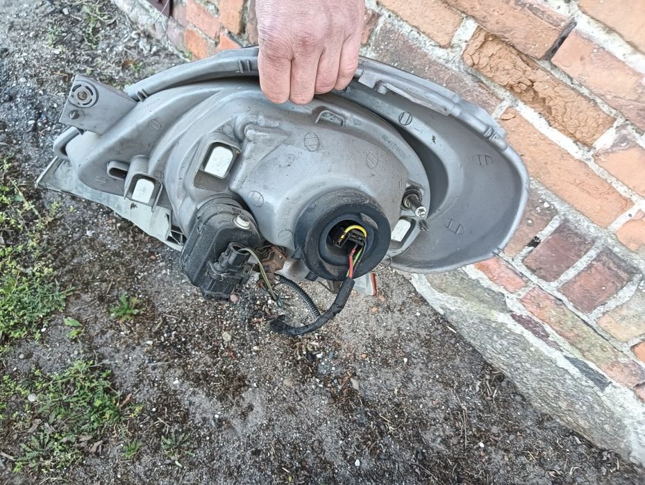 Lampa Trafic Vivaro Primastar kompletna