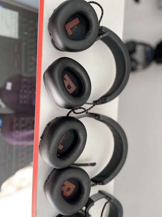 Безпровідні навушники JBL Quantum810