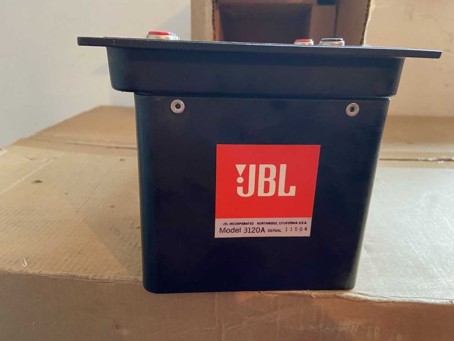 JBL 2 crossorvers model 3120 A novos