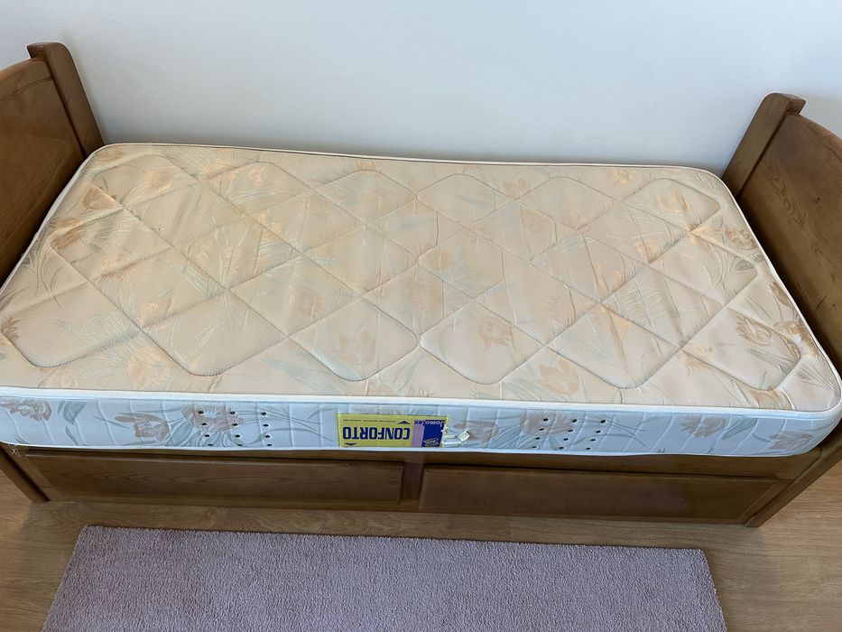 Cama de solteiro e armario em carvalho maciço