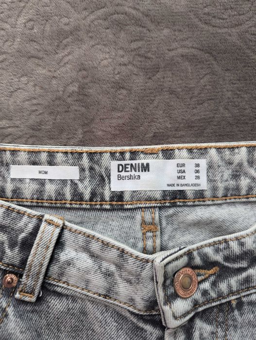 Джинси Mom's жіночі Bershka б/в