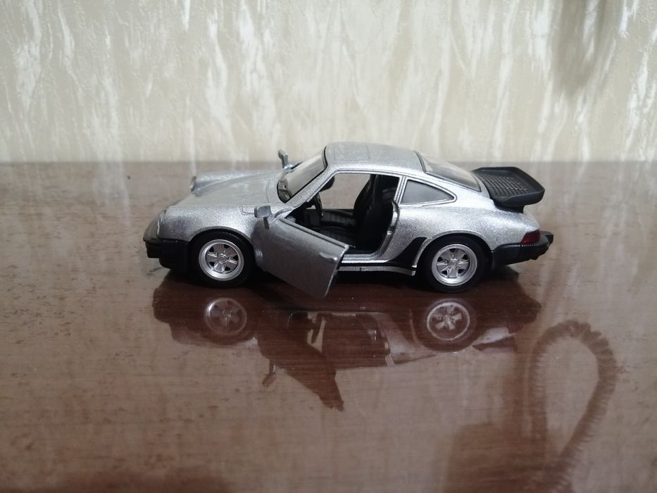 Моделька Dodge Challenger,Nissan GTR34 Skyline, Porsche 911,Bugatti