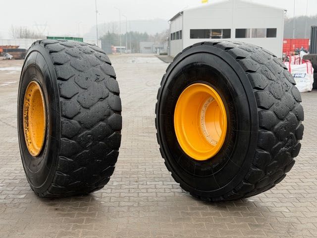Liebherr L 580 2Plus2 koła komplet 26.5r25