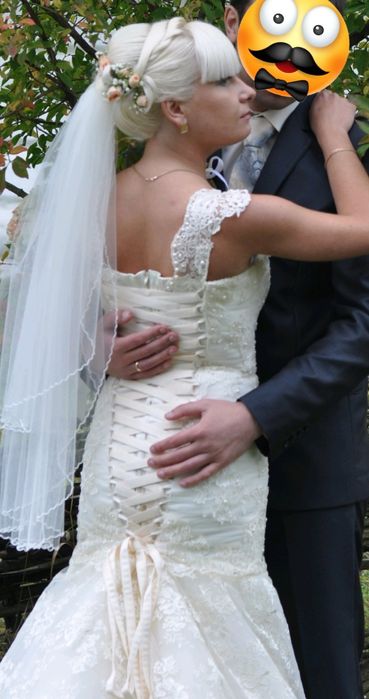 Вишукана весільна сукня