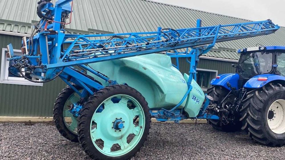 BERTHOUD Traccer 32 34 оприскувач