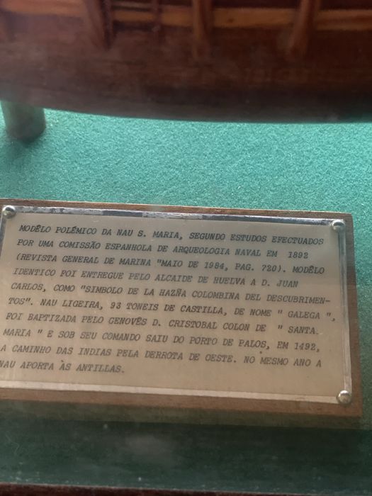 Modelo barco de madeira