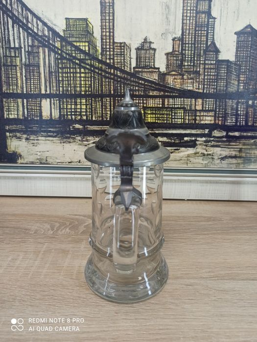 Kufel do piwa z metalową pokrywą – styl retro