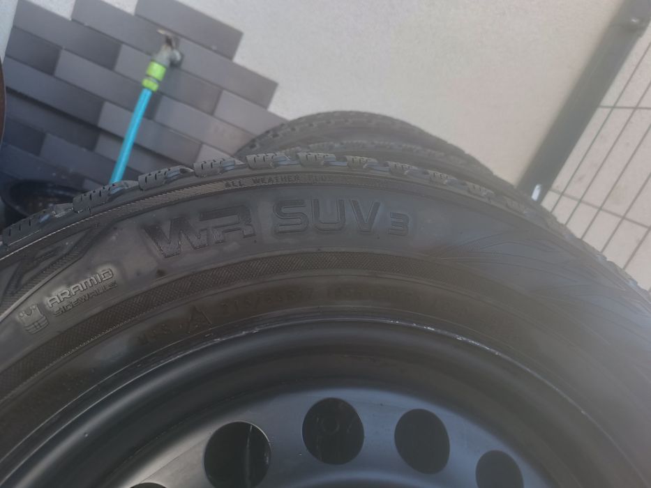 Felgi stalowe plus opony zimowe Nokian R17