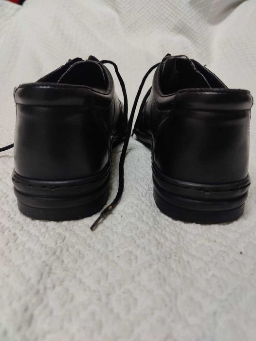 Sapatos Rieker tam. 44 em muito bom estado.
