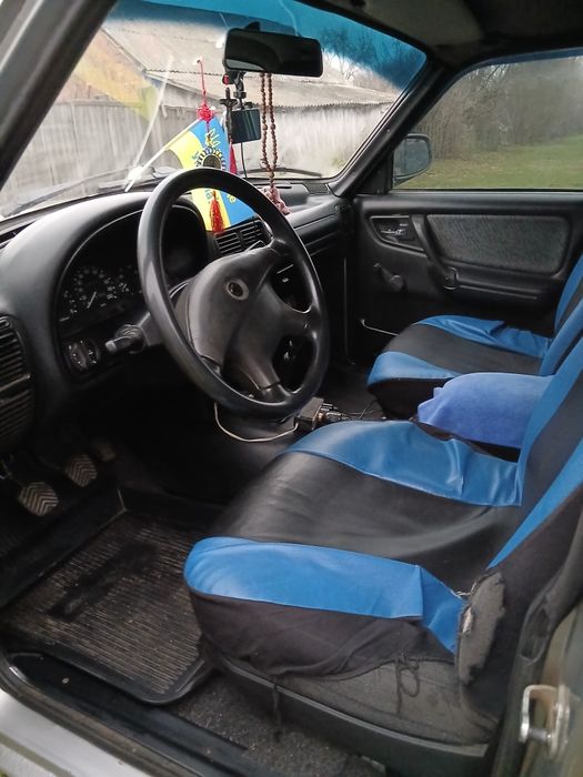 Газ-Волга 31105.