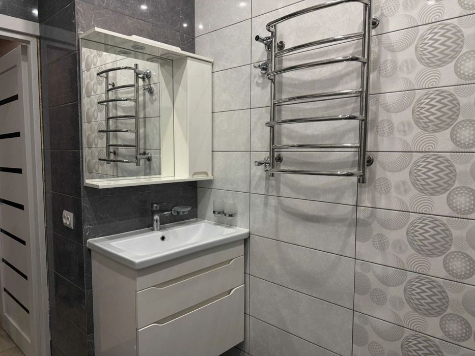 Продам 2х ком. полнометражную кв-ру в центре, ул. Сталеваров 4/4