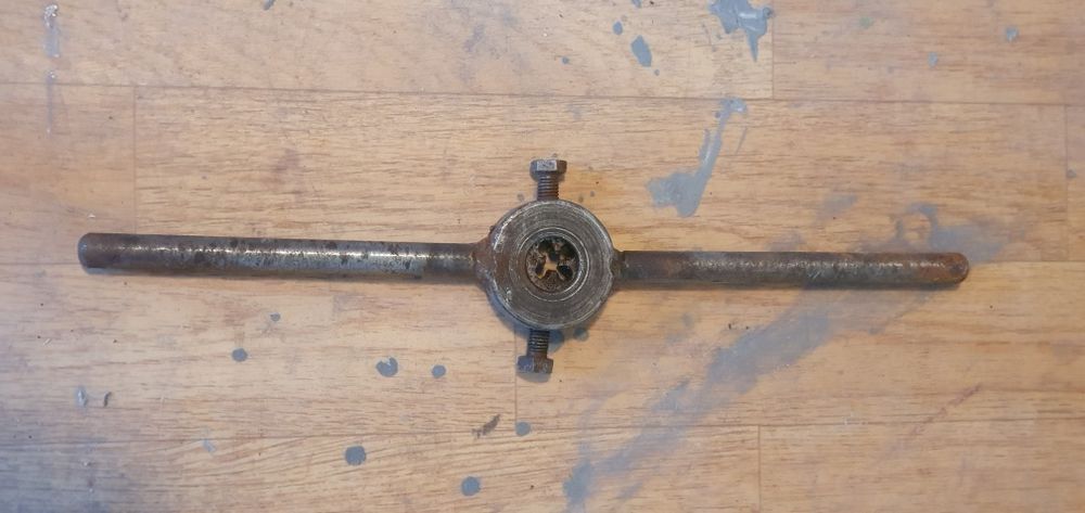 Продам слесареый инструмент