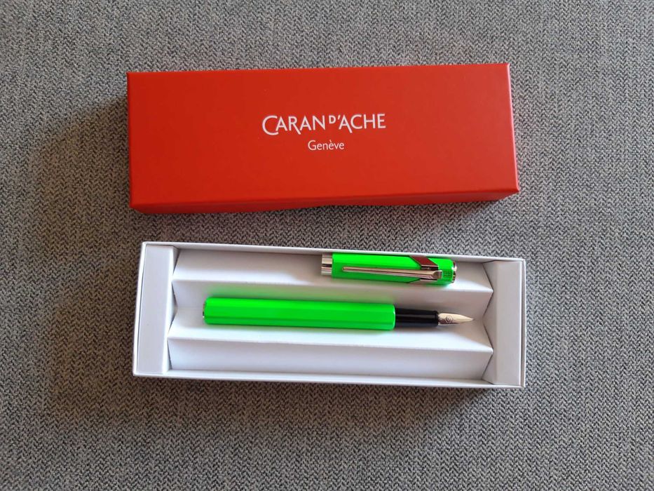 Caneta de tinta permanente Caran d'Ache - Artigo NOVO.