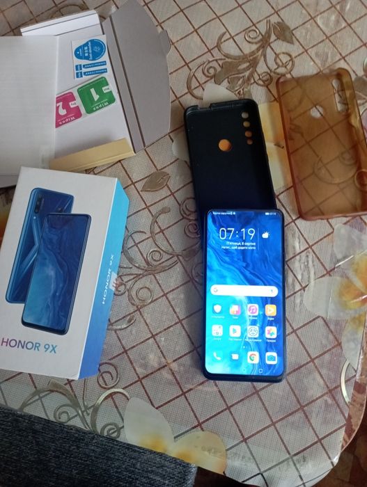 Продам смартфон 4/128 Xuawei Xonor 9 X