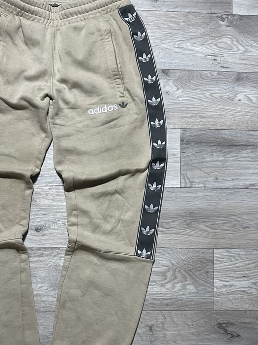 Adidas штани на лампасах утеплені