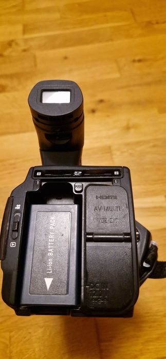 Продам б/у відеокамеру Panasonic AG/AC 90