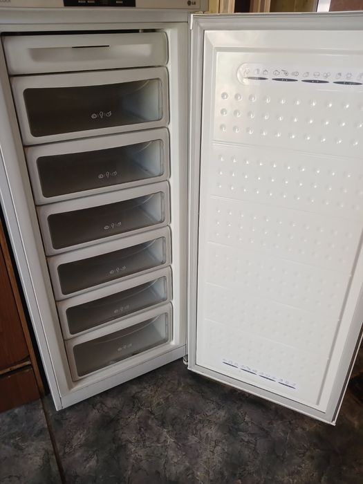 Продам морозильную камеру  LG