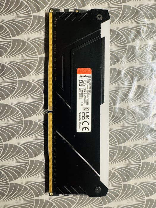 Оперативна память на 16gb Kingston fury 16gb ddr4 3200mhz на гарантії