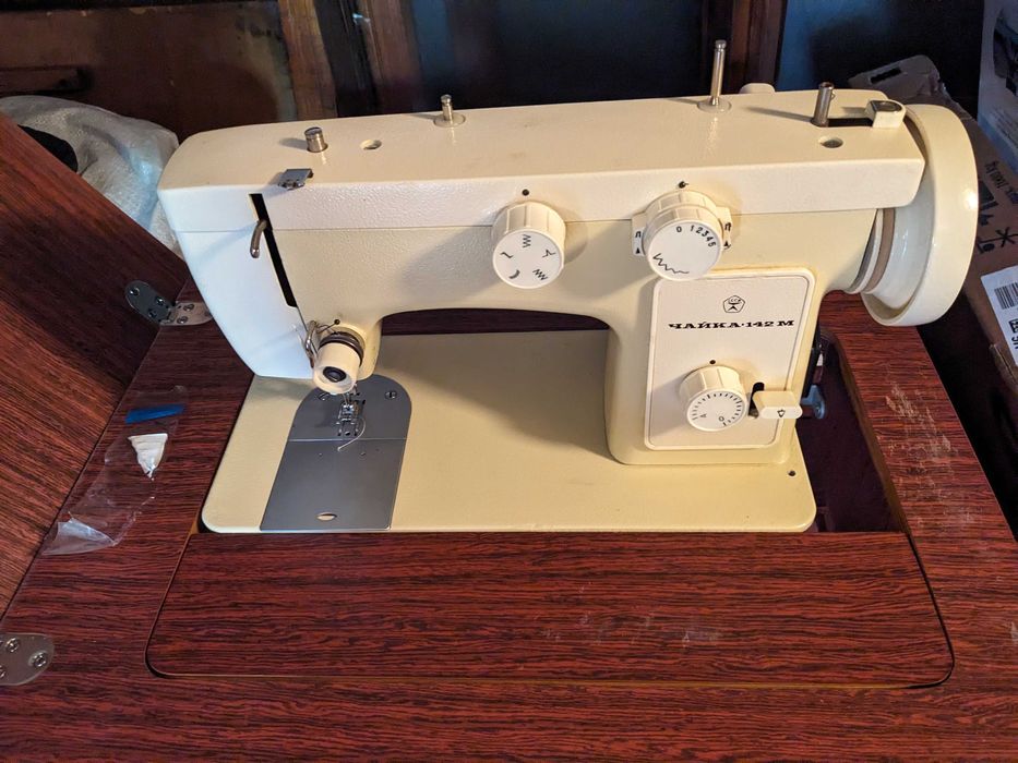 Швейна машинка Чайка 142 М