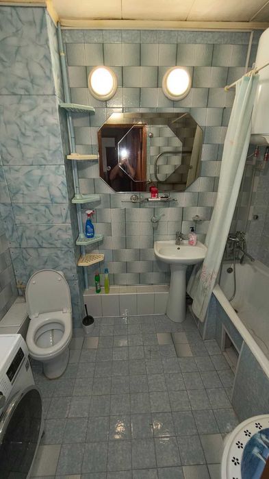 Продам 3 кімнатну квартиру загальна площа 90 кв.м. вул. Садова 6/12 з ремонтом та меблю 60000 у.е.