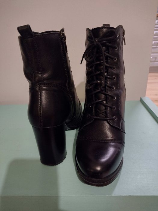 Botki czarne ze skóry naturalnej firmy Lasocki, rozmiar 38