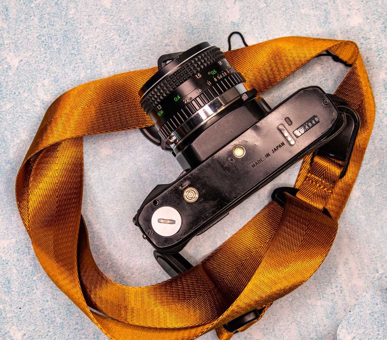 Olympus OM PC (OM40) + Auto ARICAR 28 mm f 2.8 + pasek