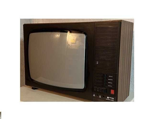 Zabytkowy telewizor UNITRA Helios TC 503