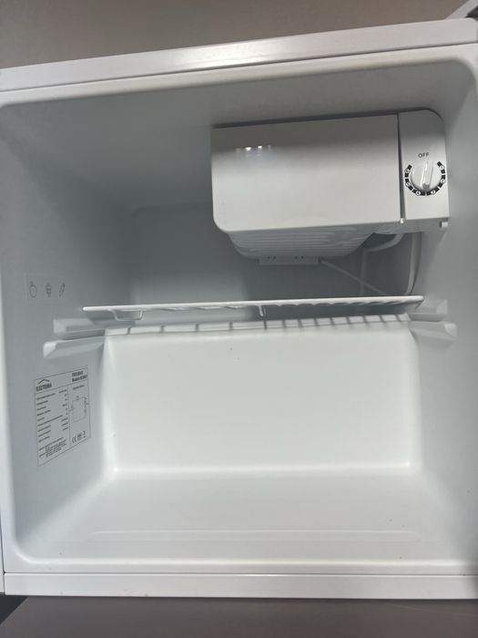 Frigorifico semi novo.